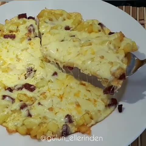 Sucuklu, Yumurtalı, Kaşar Peynirli Patates Tarifi